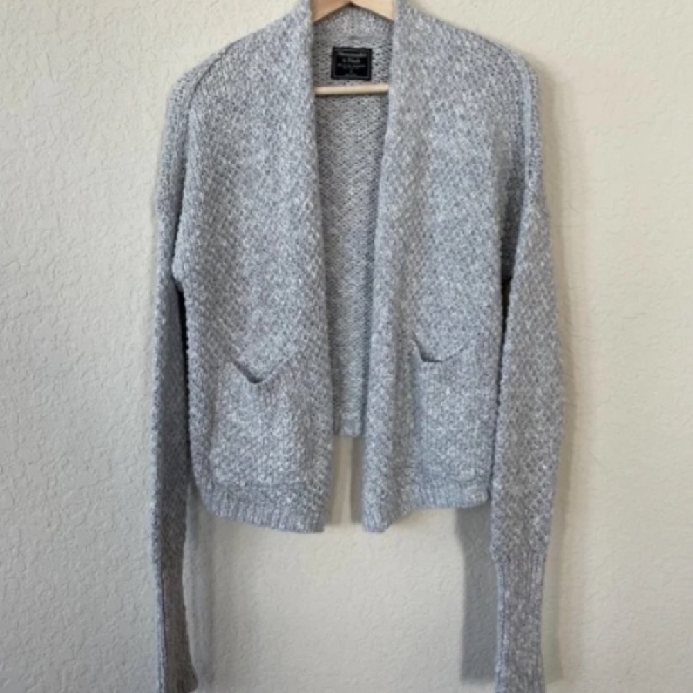A&F Chunky Knit Cardigan - small